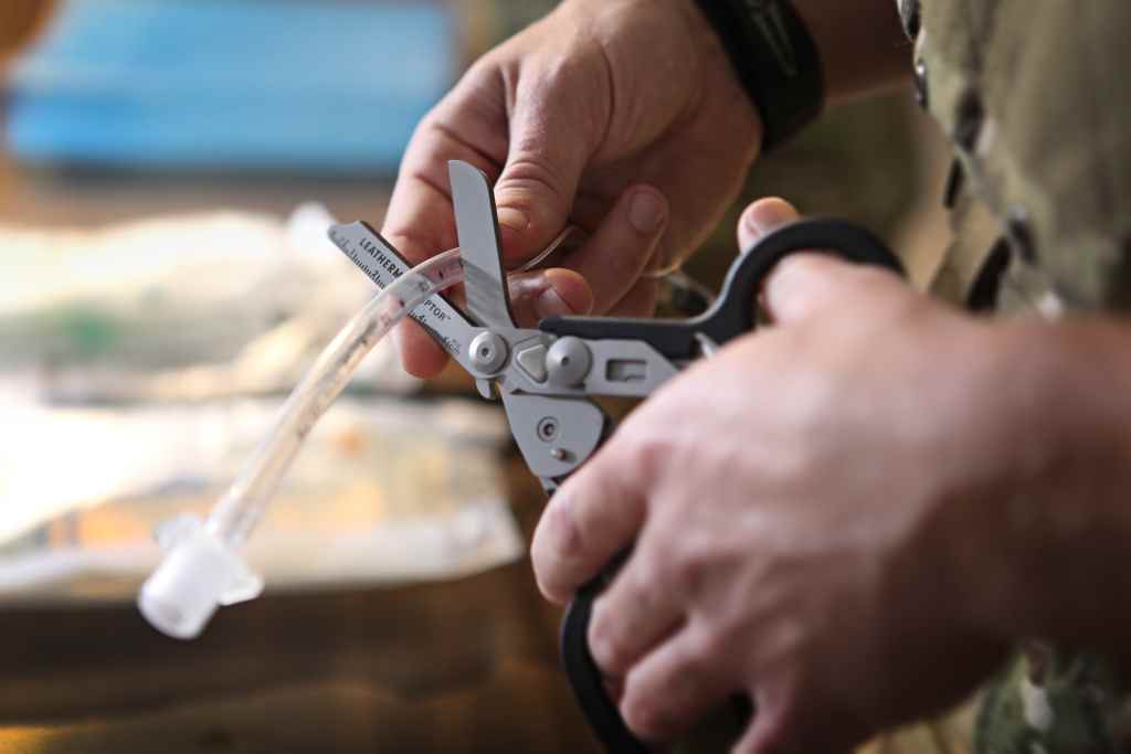 Leatherman Raptor Rescue