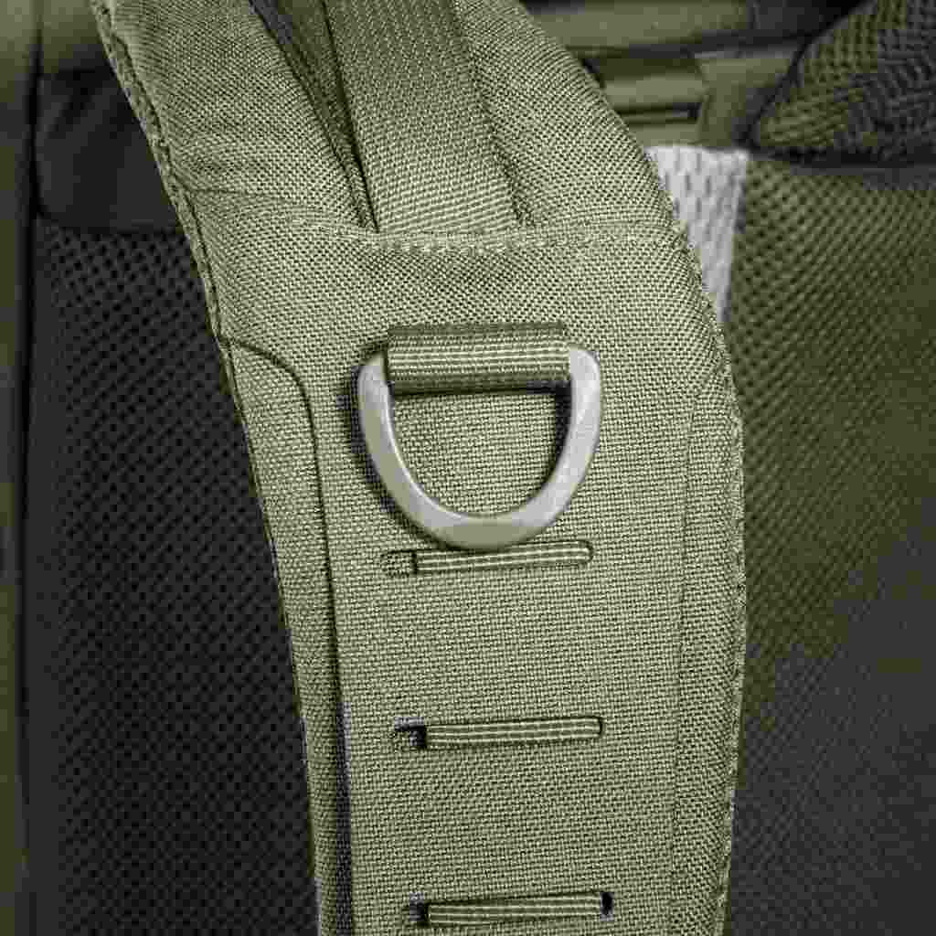 Close up of D-ring on shoulder strap of 28 litre Tasmanian Tiger sentinel pack - Olive | TT7353.331